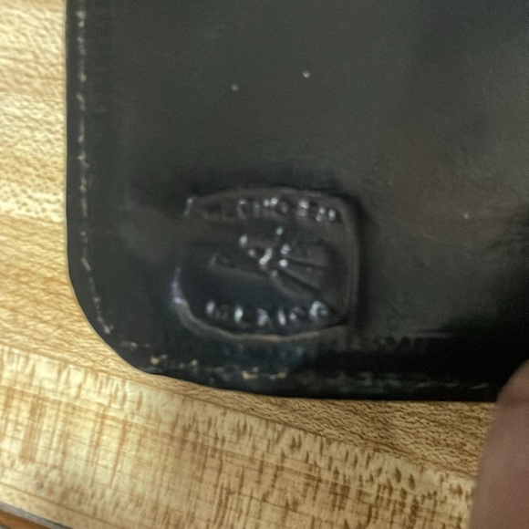 Vintage Black Tooled Embossed Wallet - Picture 4 of 6